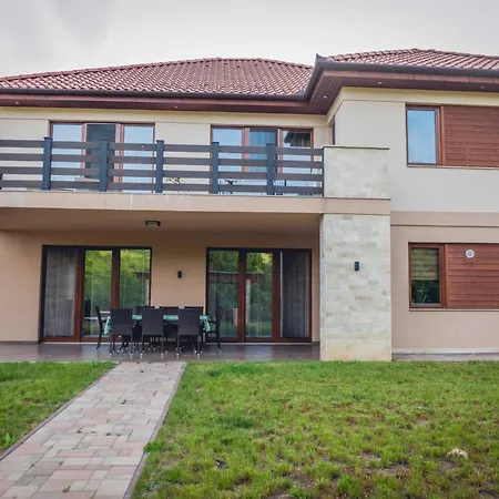 Relax Wellness Villa Komlóska