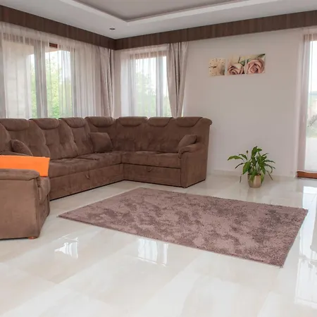 Relax Wellness Villa Komlóska