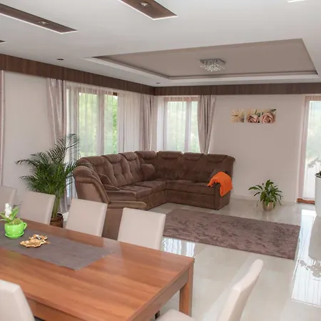 Relax Wellness Villa Komlóska